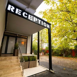 Bucharest Airport Accomodation Апарт-отель Отопени